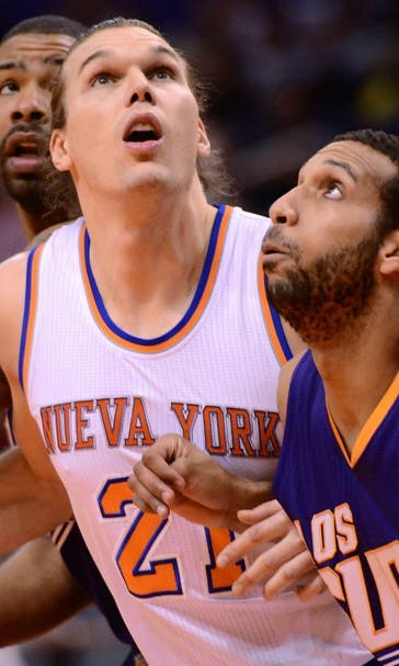 Report: Knicks re-sign Lou Amundson